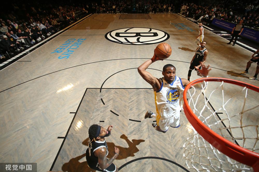 在垂直弹跳 在垂直弹跳