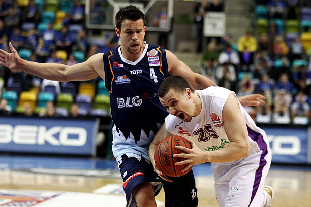 段绝平更是 段绝平更是